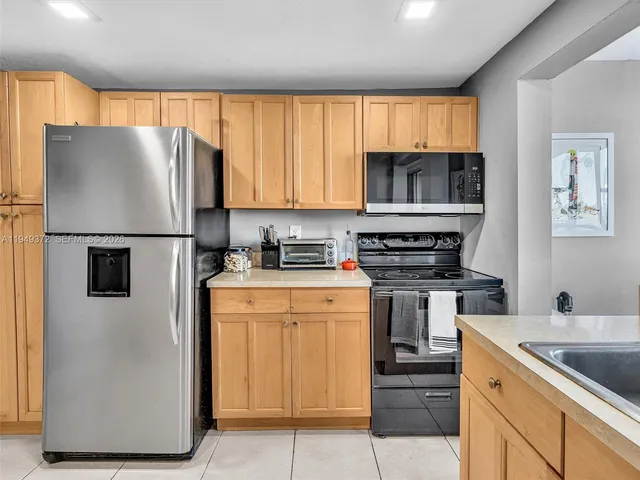 $285,000 | 16565 Northeast 26th Avenue, Unit 4E, North Miami Beach, FL 33160