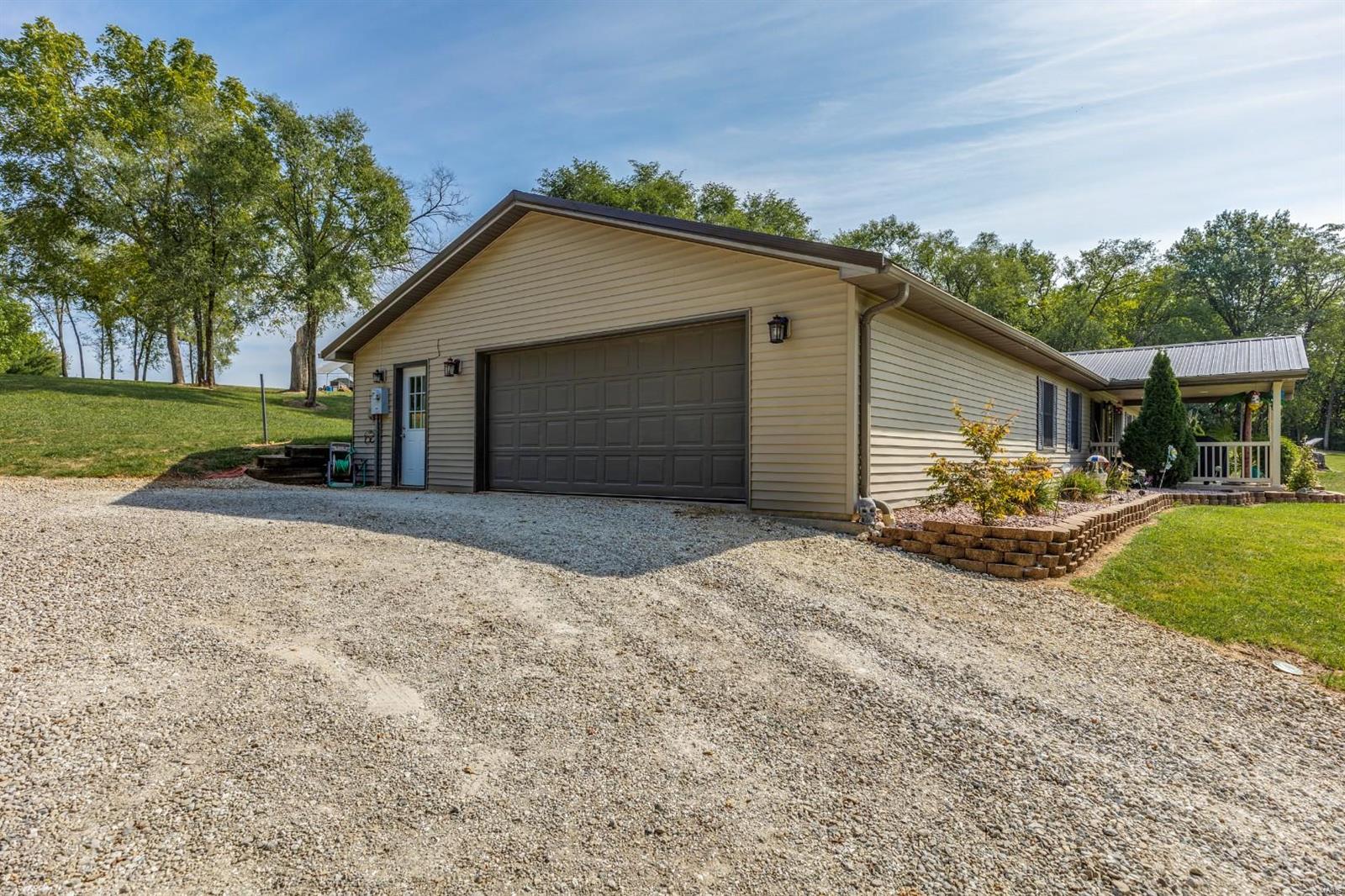 26526 Range Line Road Jerseyville, IL 62052 - Photo 3 of 27