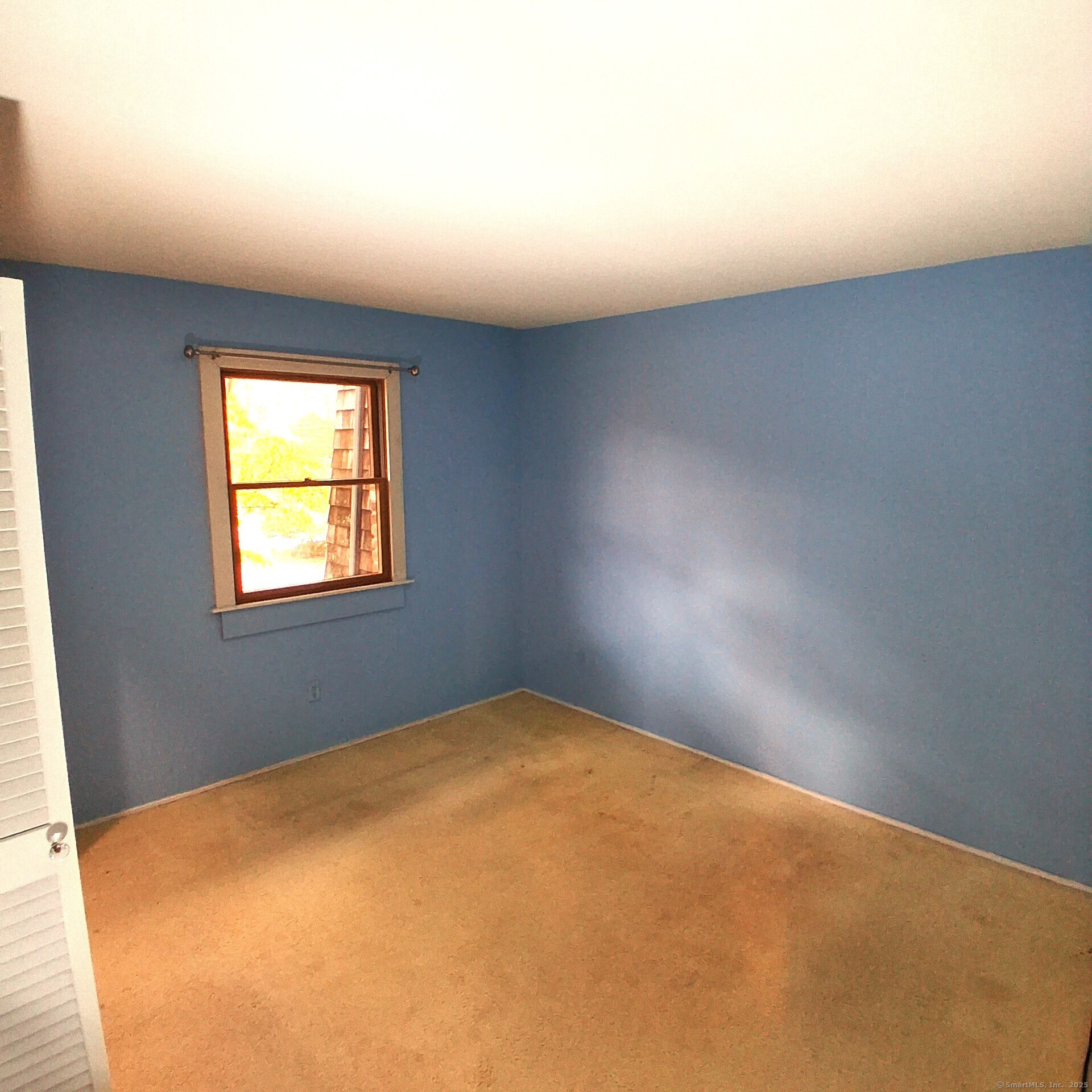 85 River Road, Unit B7 Essex, CT 06426 - Photo 17 of 23 an empty room with windows
