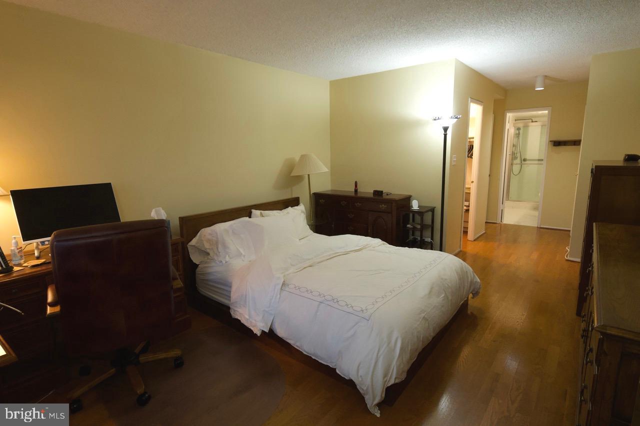 1800 Old Meadow Road, Unit 818 McLean, VA 22102 - Photo 20 of 35 a bedroom with a bed and a television