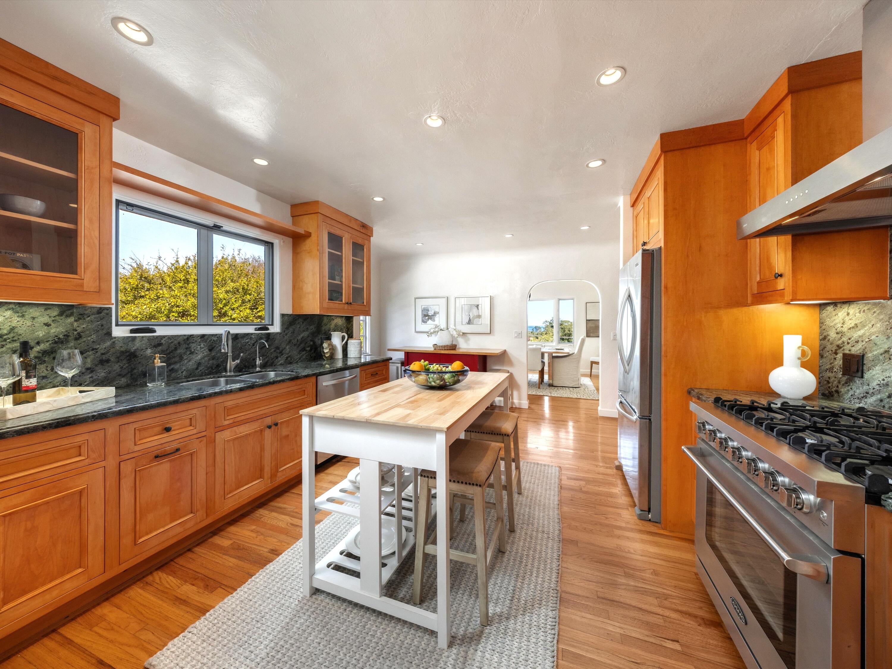 906 Weldon Road Santa Barbara, CA 93109 - Photo 11 of 31 Kitchen, large with upgrades