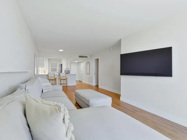 $2,300 | 5500 Northwest 2nd Avenue, Unit 519, Boca Raton, FL 33487