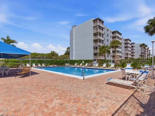 $2,300 | 5500 Northwest 2nd Avenue, Unit 519, Boca Raton, FL 33487
