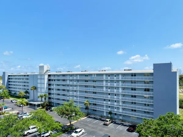 $2,300 | 5500 Northwest 2nd Avenue, Unit 519, Boca Raton, FL 33487