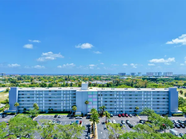 $2,300 | 5500 Northwest 2nd Avenue, Unit 519, Boca Raton, FL 33487