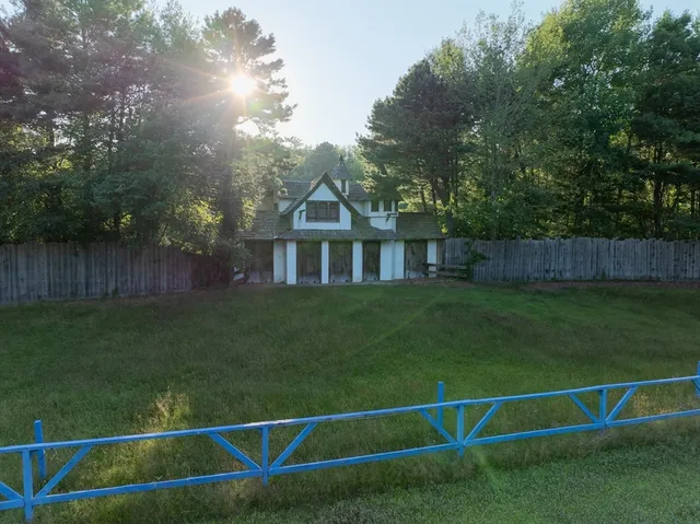 a view of a house with a backyard
