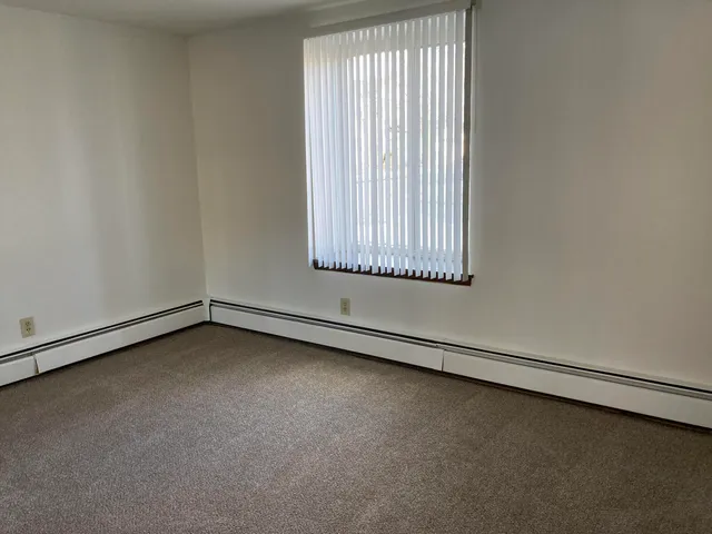 $1,295 | 1315 East Elmdale Court, Shorewood, WI 53211