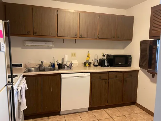 $1,295 | 1315 East Elmdale Court, Shorewood, WI 53211