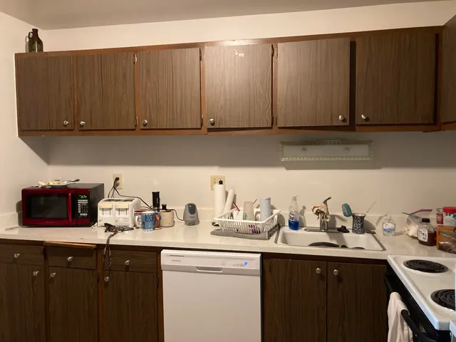 $1,295 | 1315 East Elmdale Court, Shorewood, WI 53211