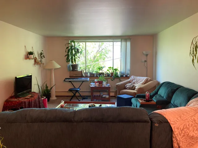 $1,295 | 1315 East Elmdale Court, Shorewood, WI 53211