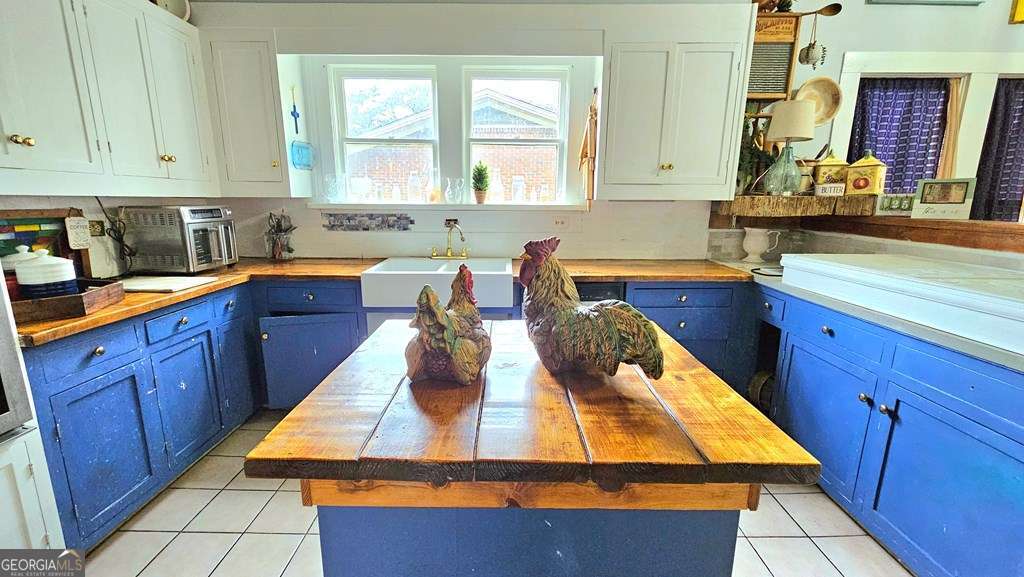 810 South Lee Street, Unit 3 Fitzgerald, GA 31750 - Photo 10 of 22 a kitchen with wooden cabinets and sink