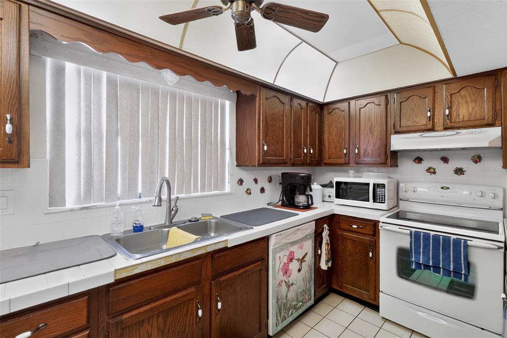 7465 Galloway Road Weeki Wachee, FL 34613 - Photo 18 of 34