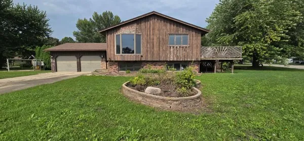 $164,900 | 503 Hawthorne Drive, Marshall, MN 56258