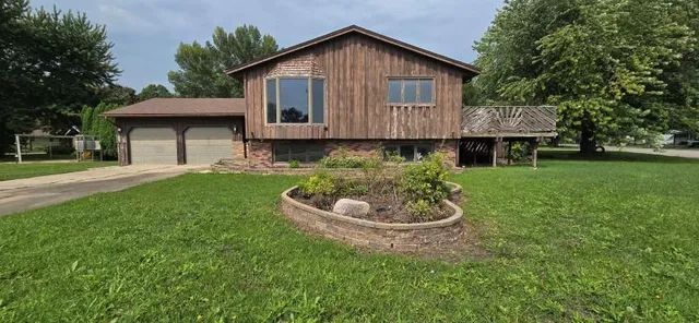 $184,900 | 503 Hawthorne Drive, Marshall, MN 56258