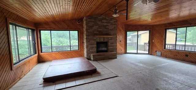 $184,900 | 503 Hawthorne Drive, Marshall, MN 56258