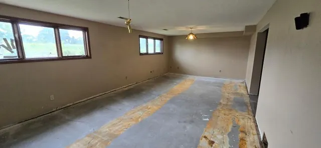 $184,900 | 503 Hawthorne Drive, Marshall, MN 56258