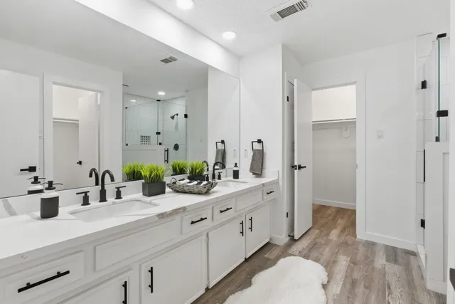 $2,600 | 2906 Colonial Drive, Sugar Land, TX 77479