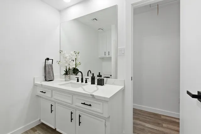 $2,600 | 2906 Colonial Drive, Sugar Land, TX 77479