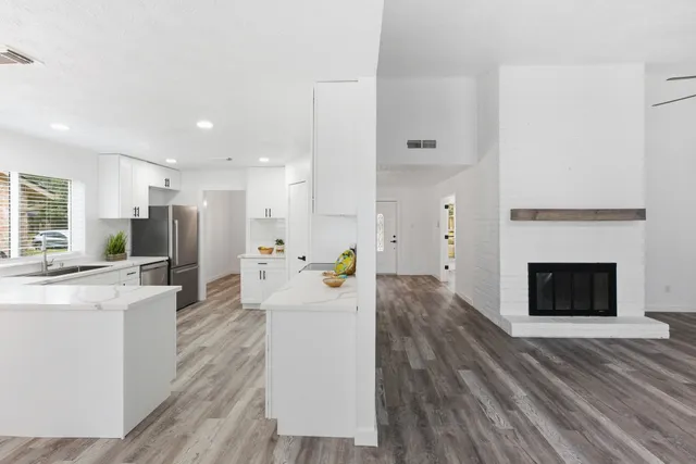 $2,600 | 2906 Colonial Drive, Sugar Land, TX 77479