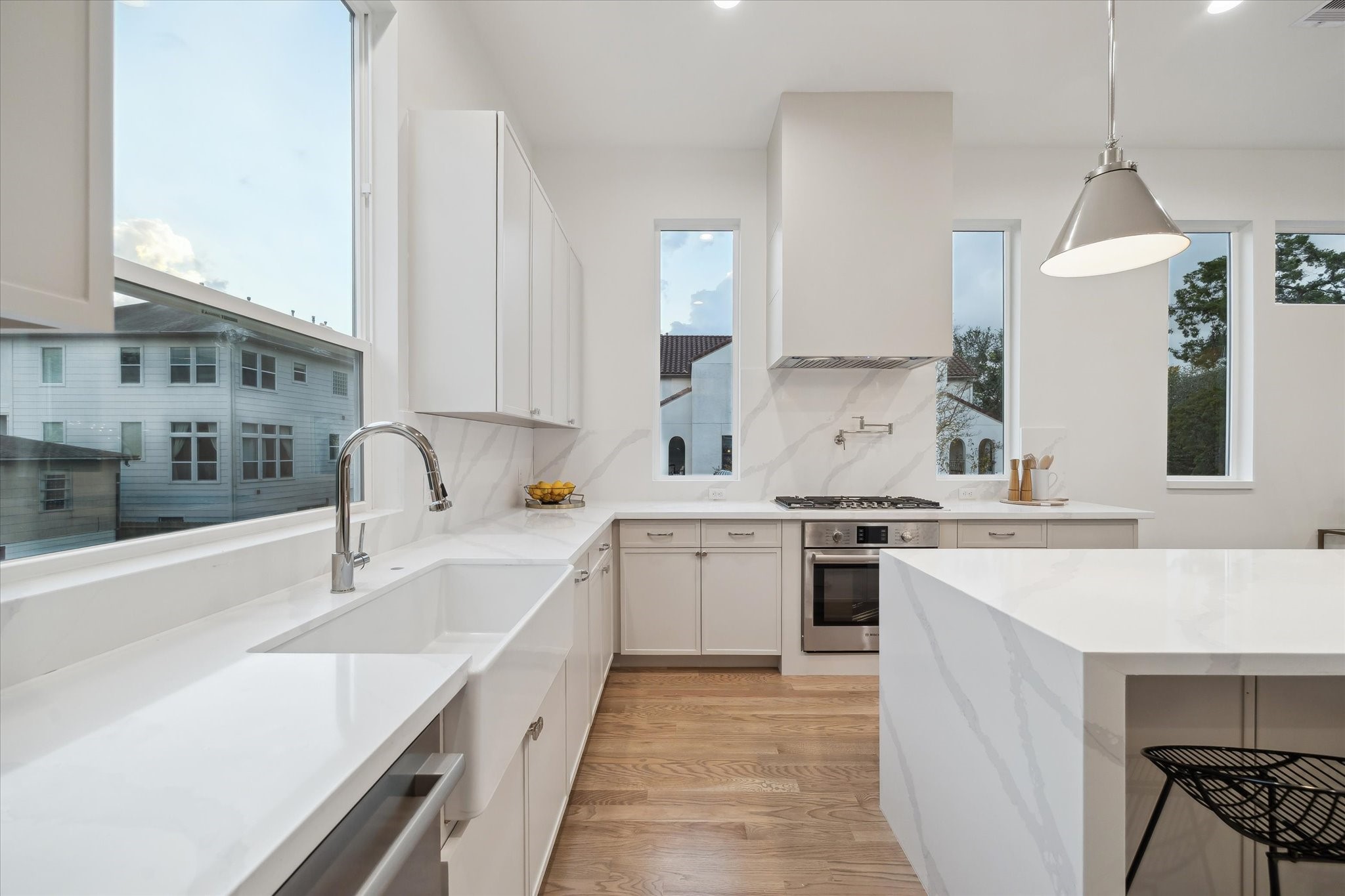 4229 Gibson Street Houston, TX 77007 - Photo 5 of 26 Alternate view with attention to detail.