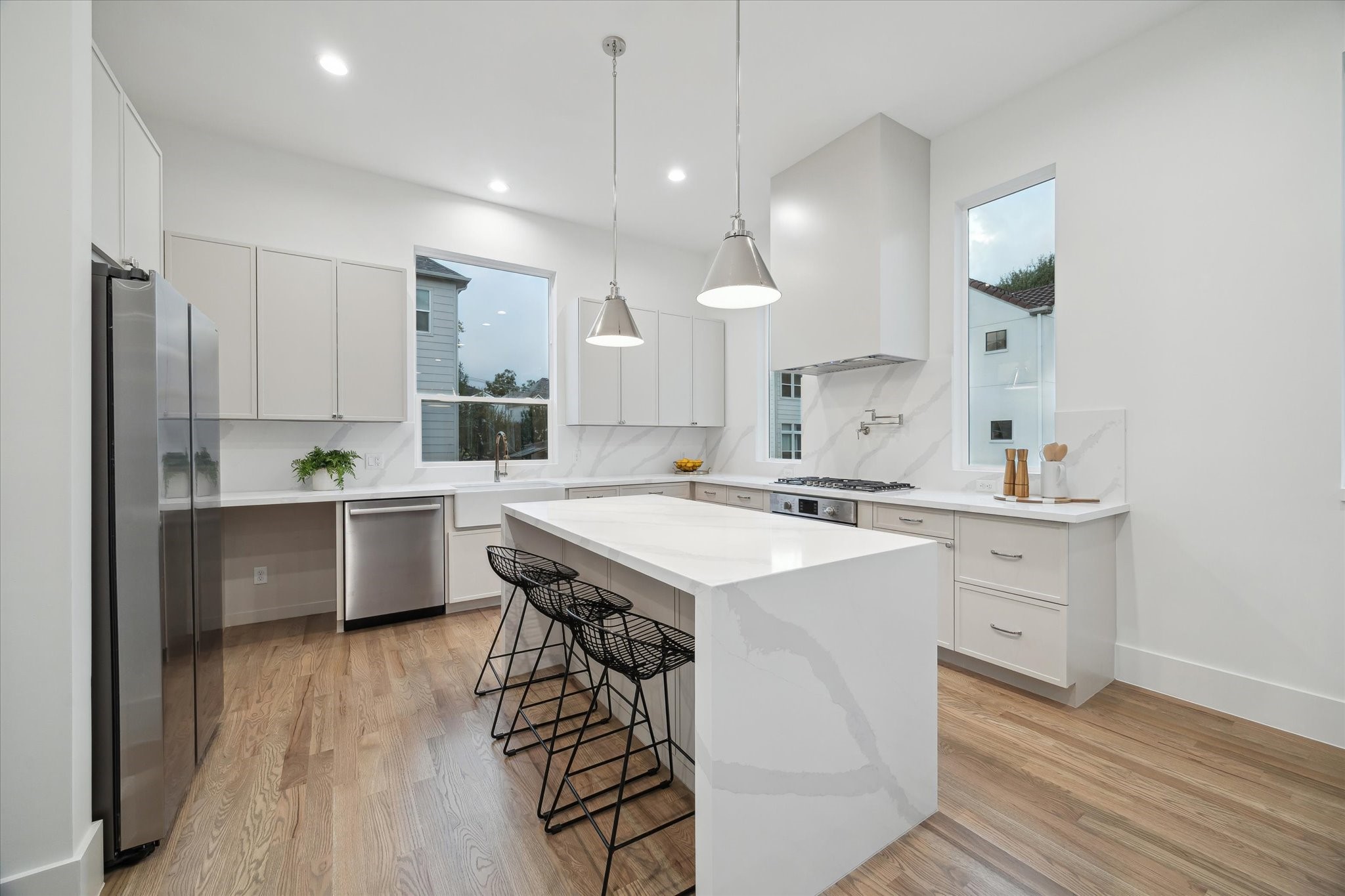 4229 Gibson Street Houston, TX 77007 - Photo 7 of 26 Alternate view.