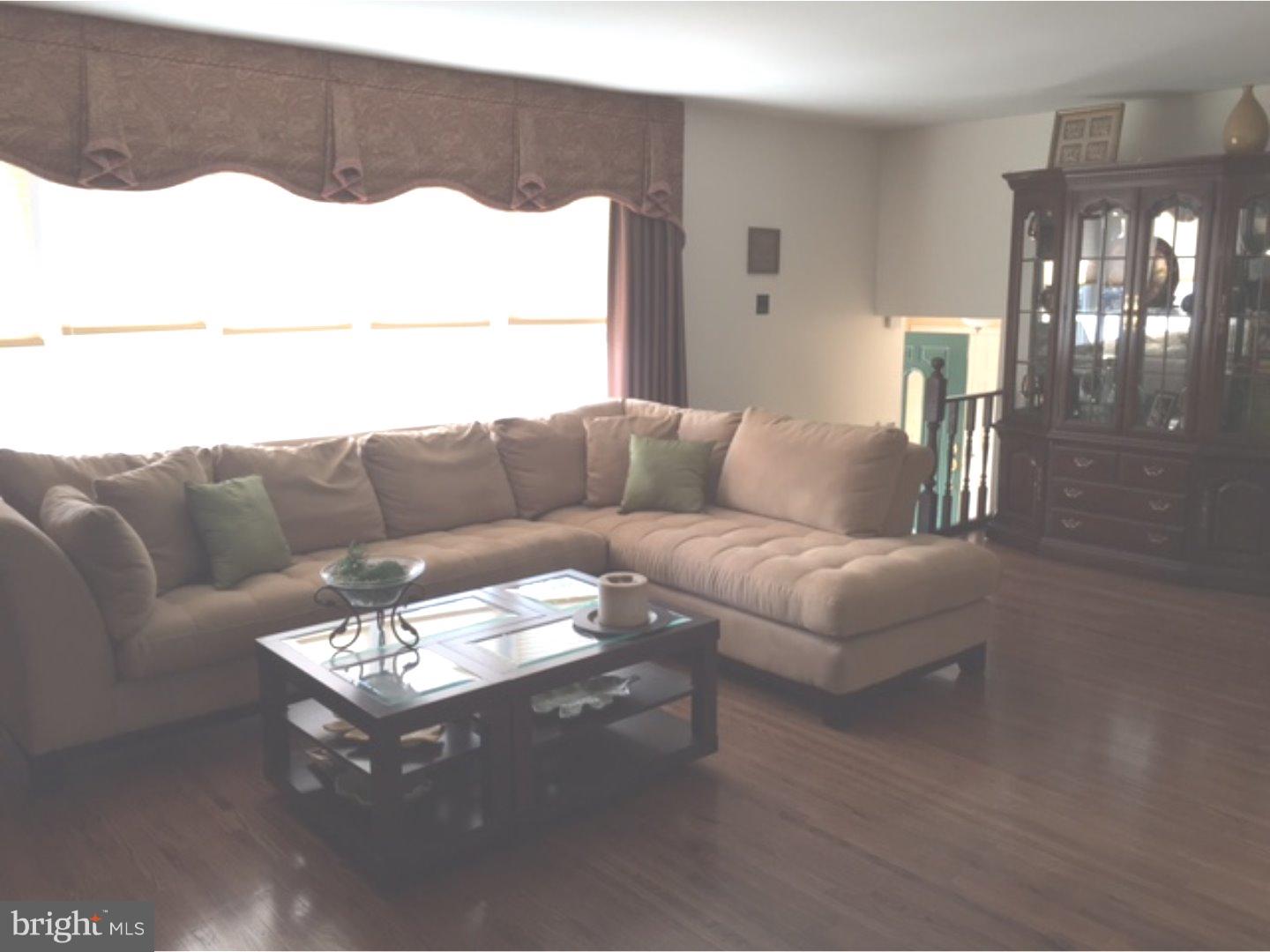 13470 Stevens Road Philadelphia, PA 19116 - Photo 7 of 22 Living Room