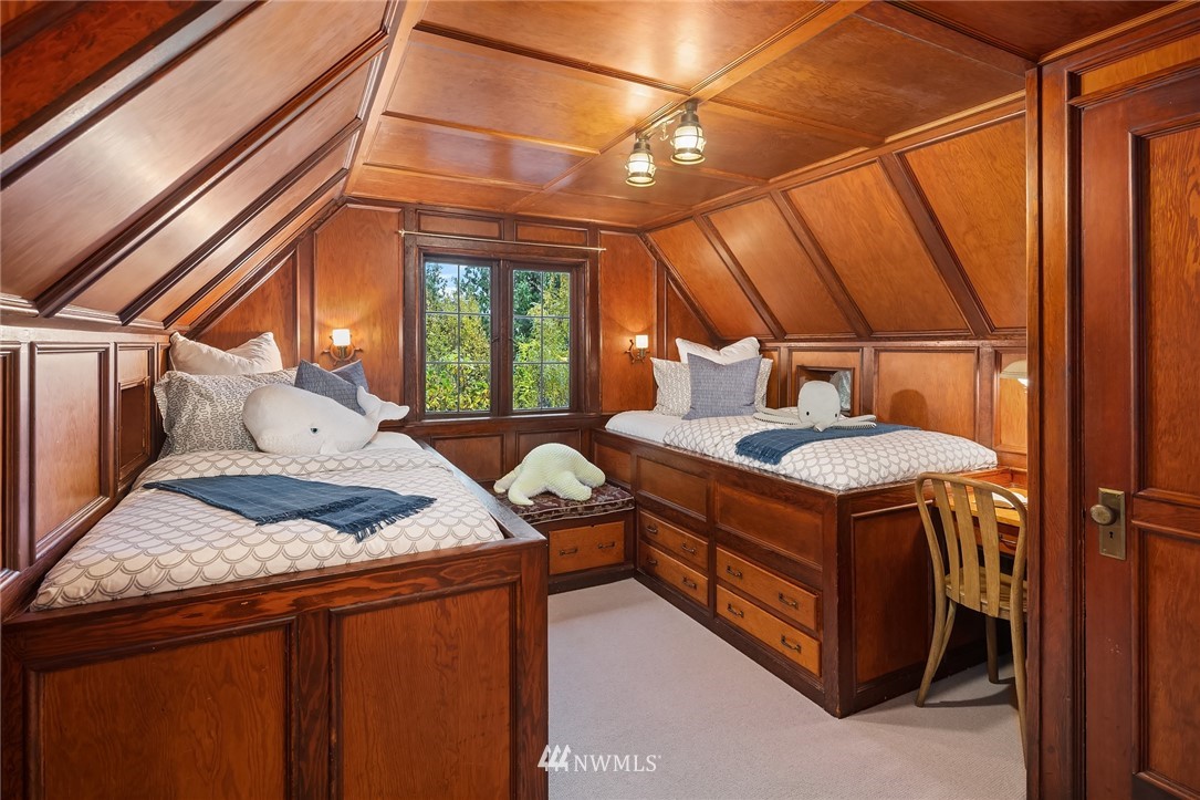 4706 West Ruffner Street Seattle, WA 98199 - Photo 19 of 27 a utility room with dryer and washer