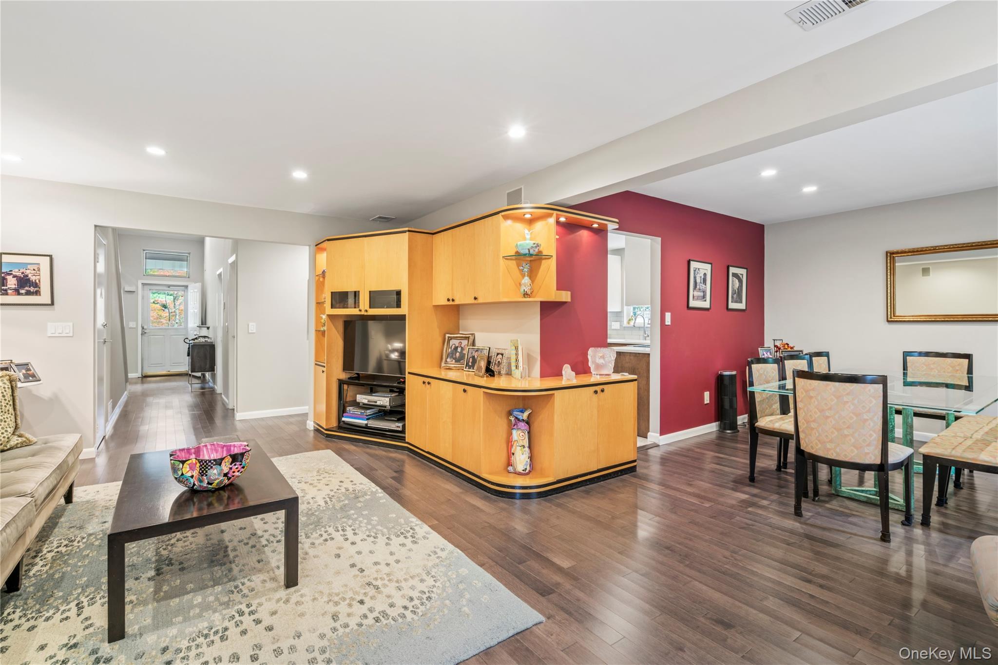 154 Hidden Ridge Drive Syosset, NY 11791 - Photo 5 of 34