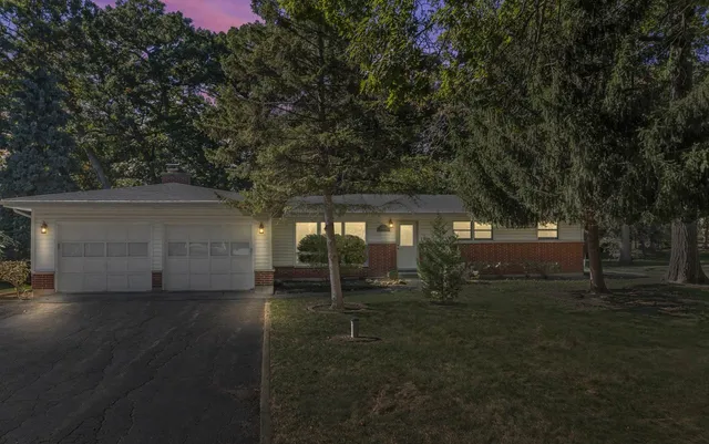 $2,700 | 36332 North Hawthorne Lane, Ingleside, IL 60041