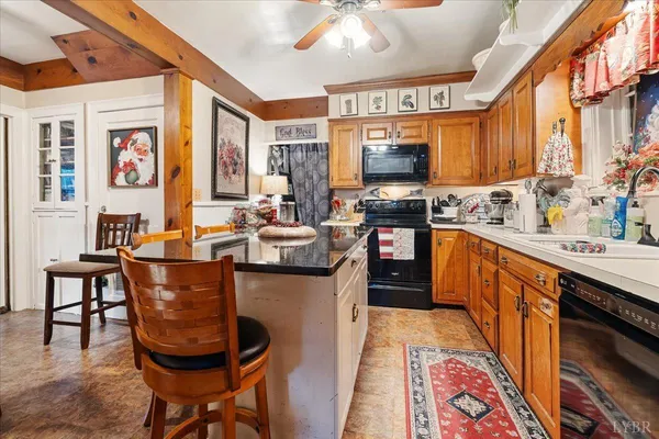 $1,100,000 | 1670-1694 Church Street, Appomattox, VA 24522