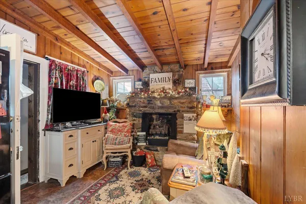 $1,100,000 | 1670-1694 Church Street, Appomattox, VA 24522