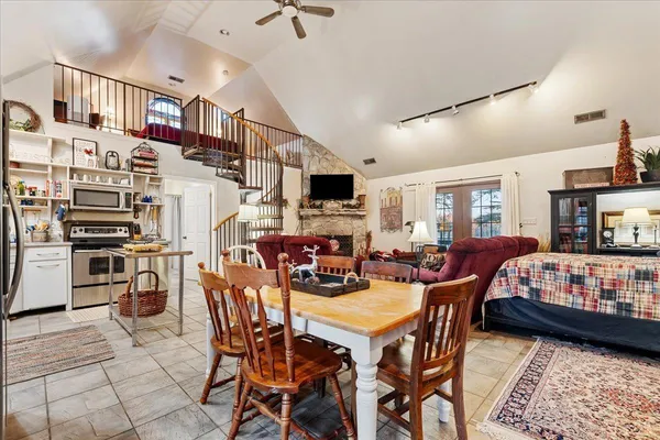 $1,100,000 | 1670-1694 Church Street, Appomattox, VA 24522