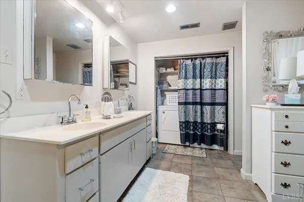 $1,100,000 | 1670-1694 Church Street, Appomattox, VA 24522