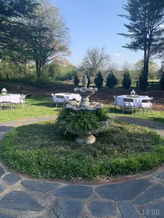 $1,100,000 | 1670-1694 Church Street, Appomattox, VA 24522