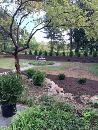 $1,100,000 | 1670-1694 Church Street, Appomattox, VA 24522