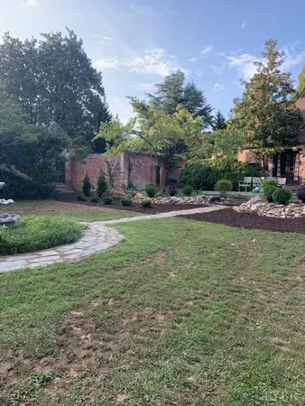 $1,100,000 | 1670-1694 Church Street, Appomattox, VA 24522