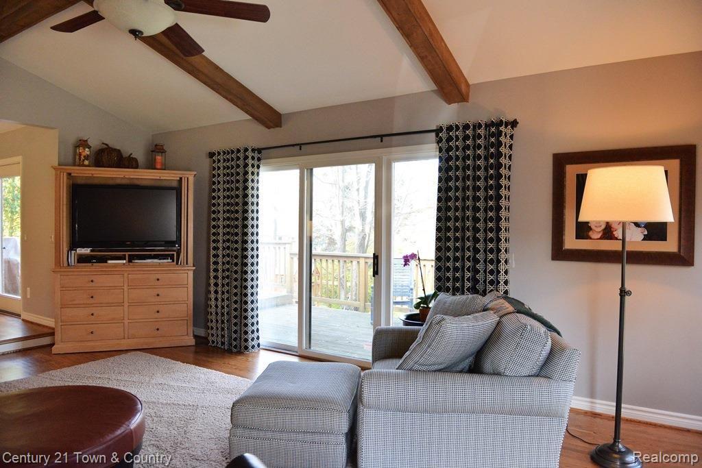 2643 Munster Road Rochester, MI 48309 - Photo 46 of 70 Family Room 13.jpg