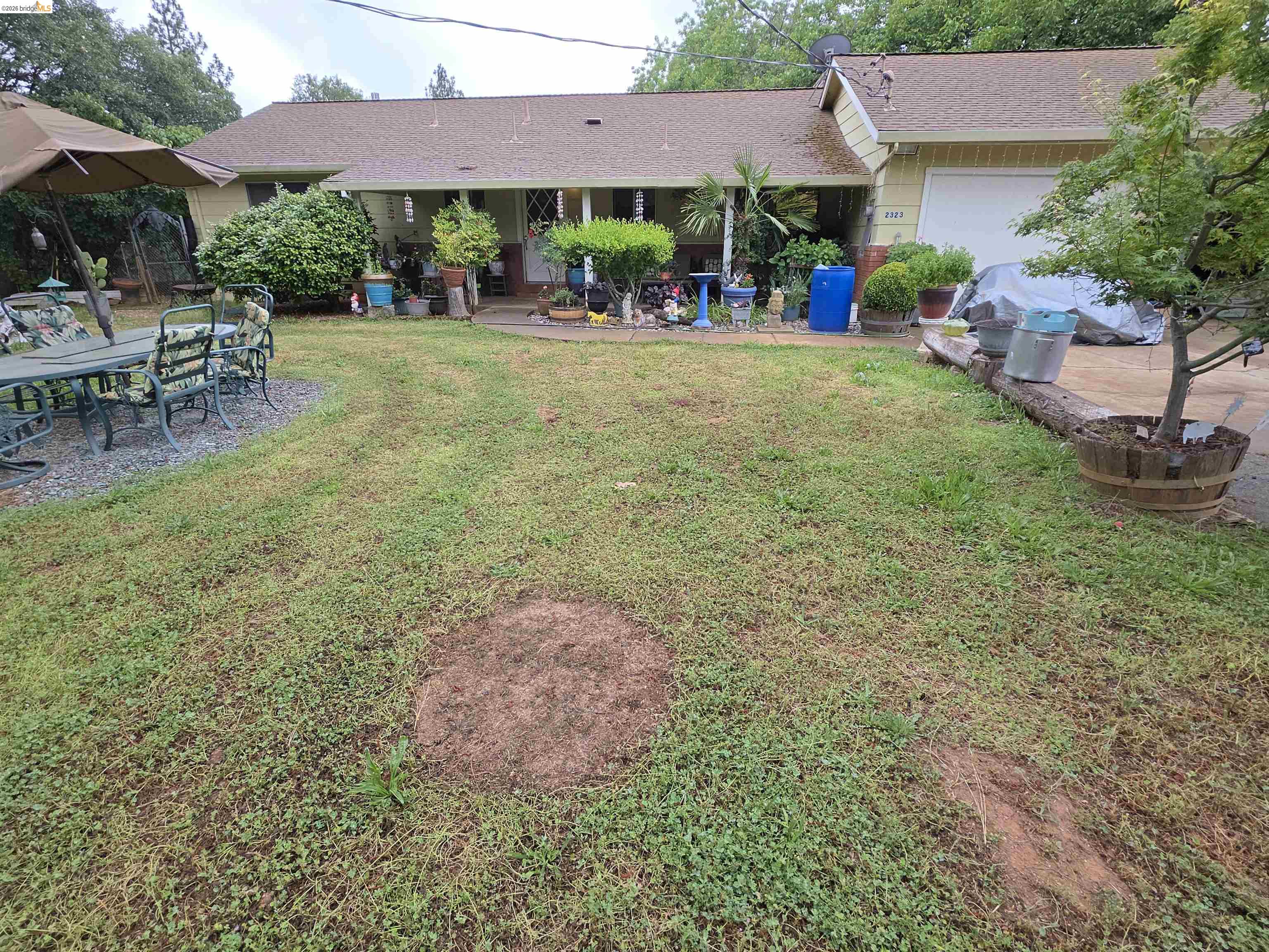 Ranch-style residence featuring a prominent front lawn