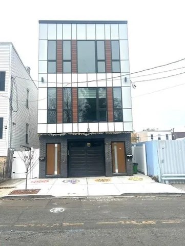 $4,200 | 125 Collard Street, Unit 2, Jersey City, NJ 07306