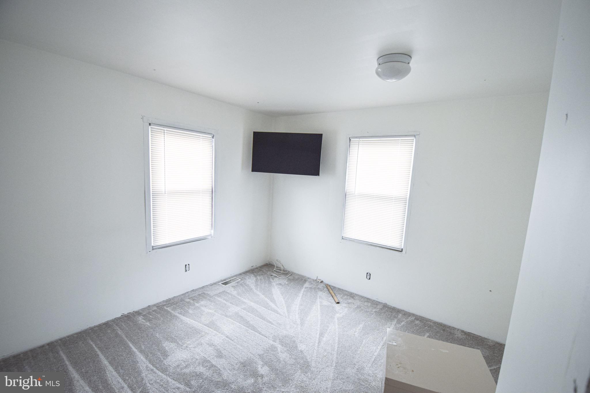 21 Right Aileron Baltimore, MD 21220 - Photo 8 of 31 an empty room with a window