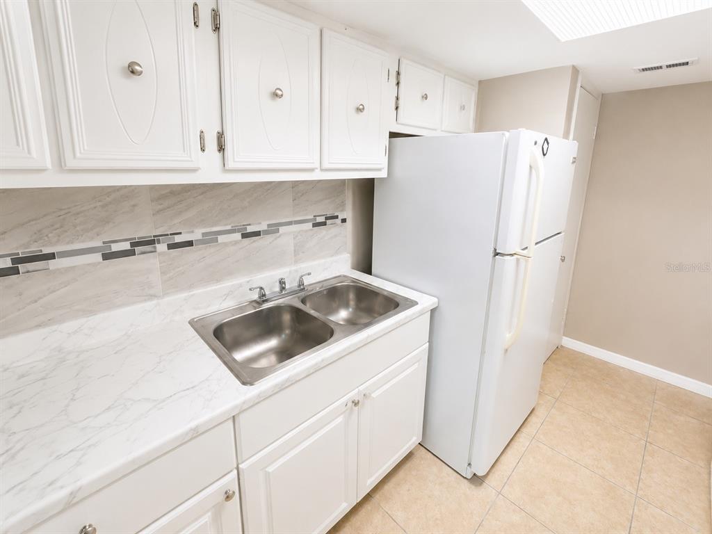 2779 L B McLeod Road, Unit B Orlando, FL 32805 - Photo 6 of 13