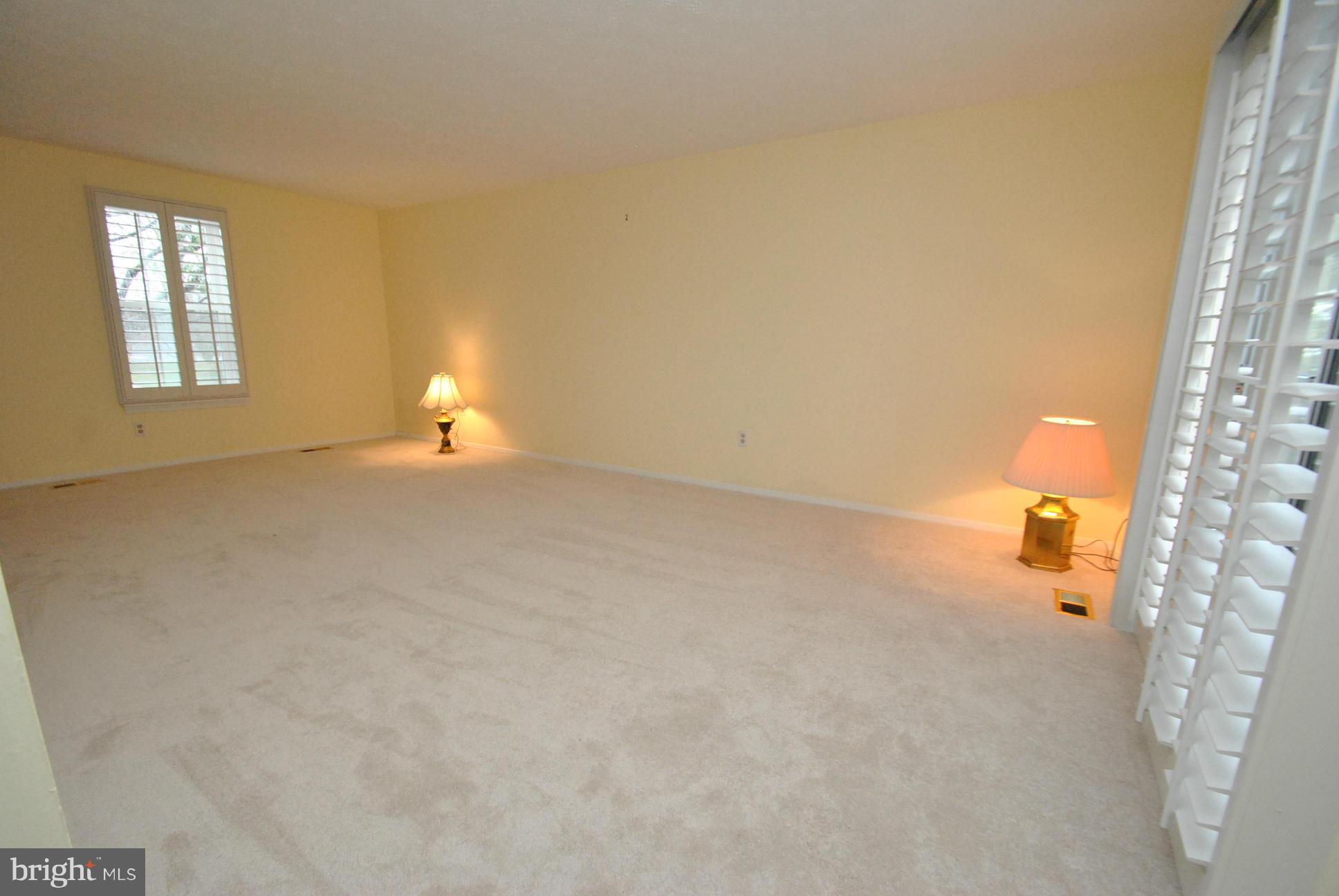 9421 Perglen Road Baltimore, MD 21236 - Photo 13 of 28 LIVING ROOM - BRAND NEW CARPETING