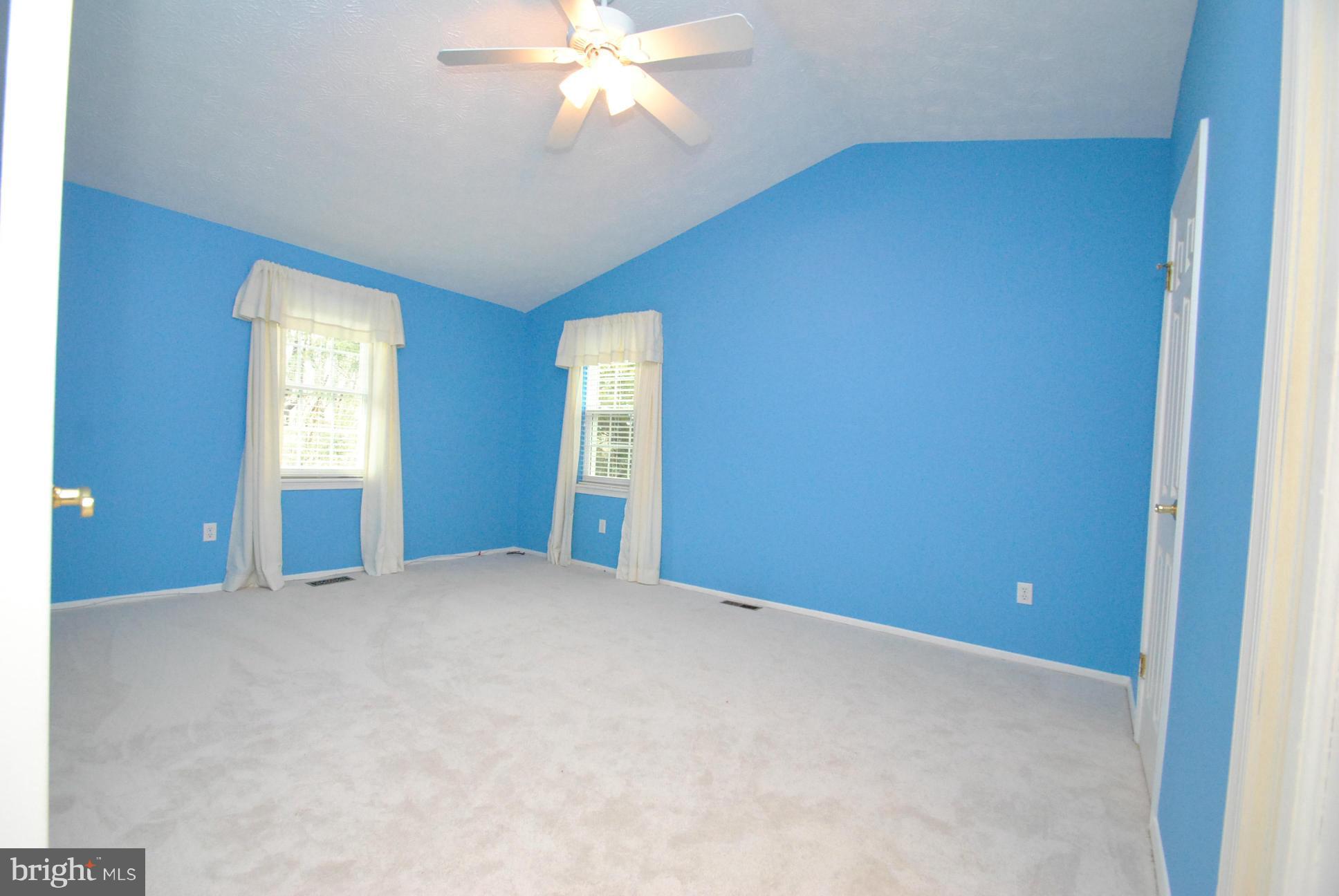 9421 Perglen Road Baltimore, MD 21236 - Photo 16 of 28 OWNERS SUITE W/WALK-IN CLOSET & FULL BATH