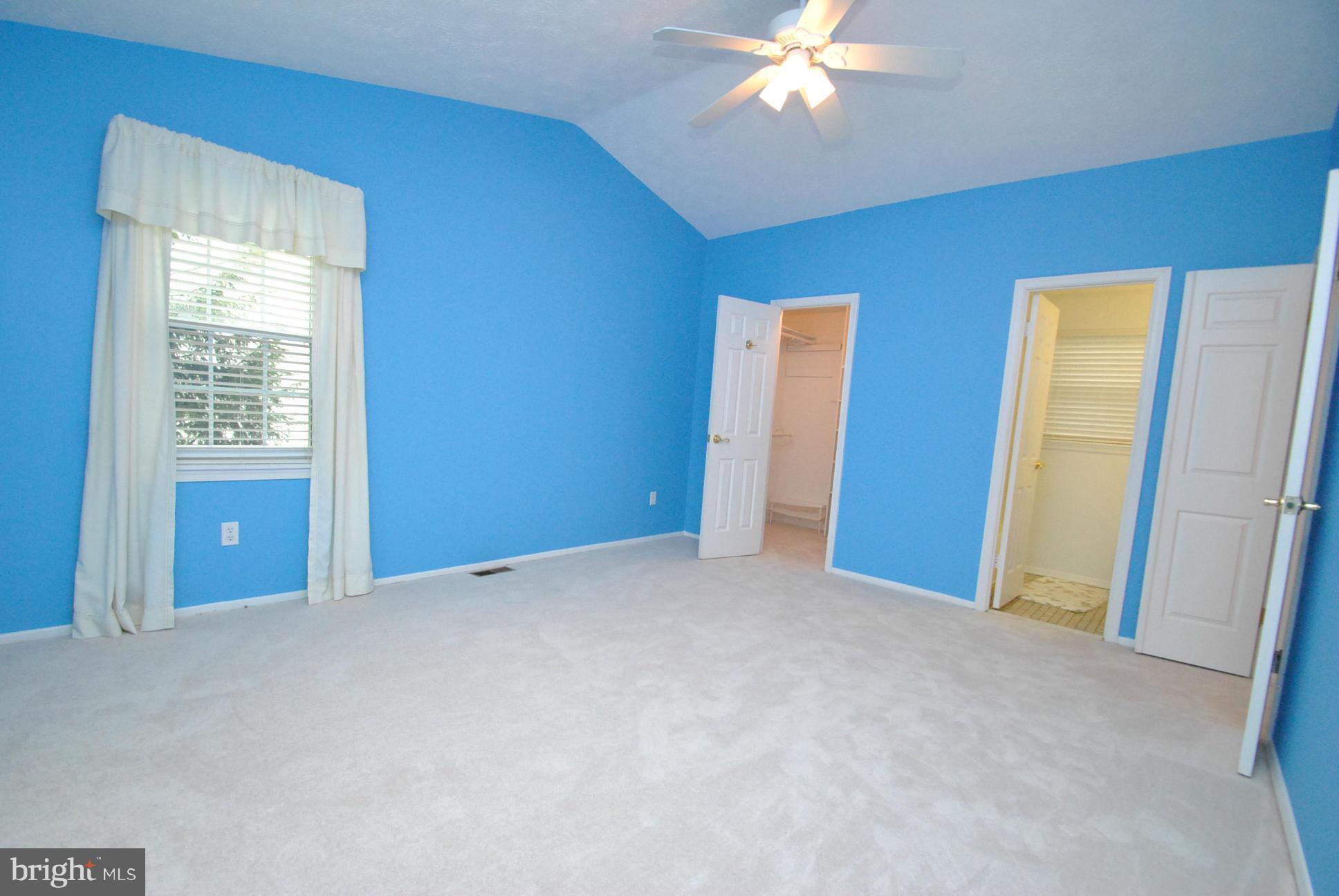 9421 Perglen Road Baltimore, MD 21236 - Photo 17 of 28 OWNERS SUITE W/WALK-IN CLOSET & FULL BATH
