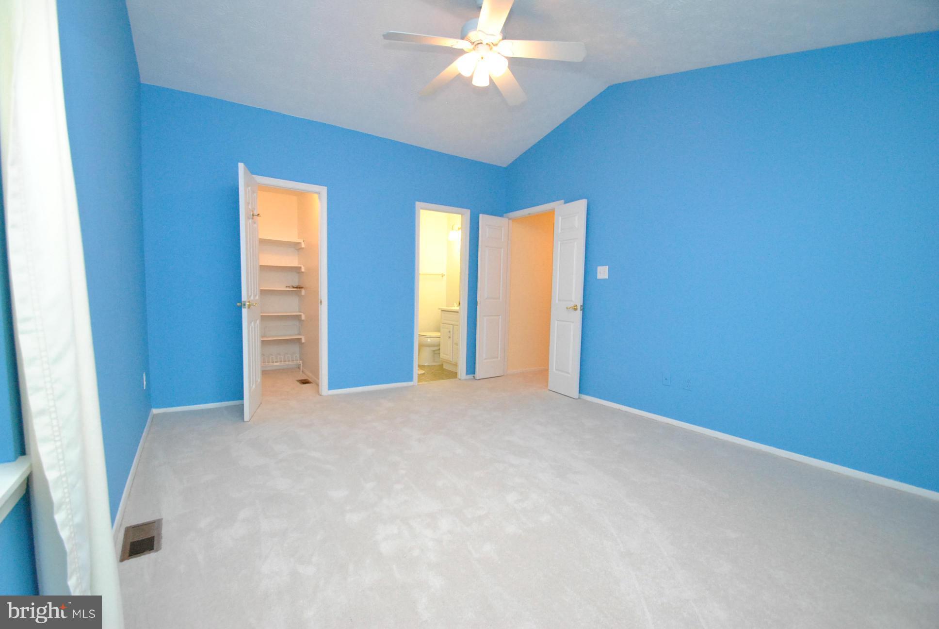 9421 Perglen Road Baltimore, MD 21236 - Photo 18 of 28 OWNERS SUITE W/WALK-IN CLOSET & FULL BATH