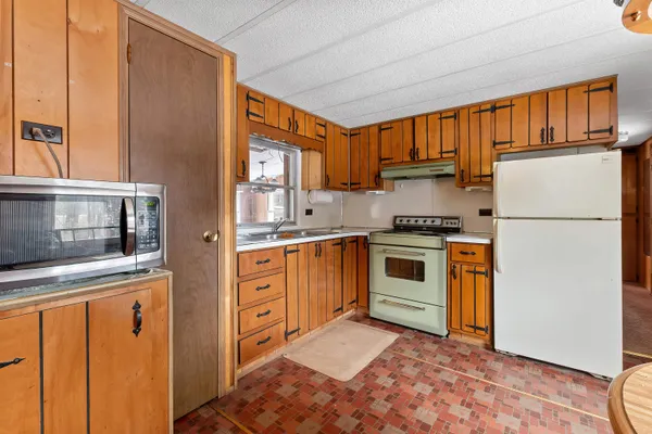 $225,000 | 8 Stoney Brook Road, Sunapee, NH 03782