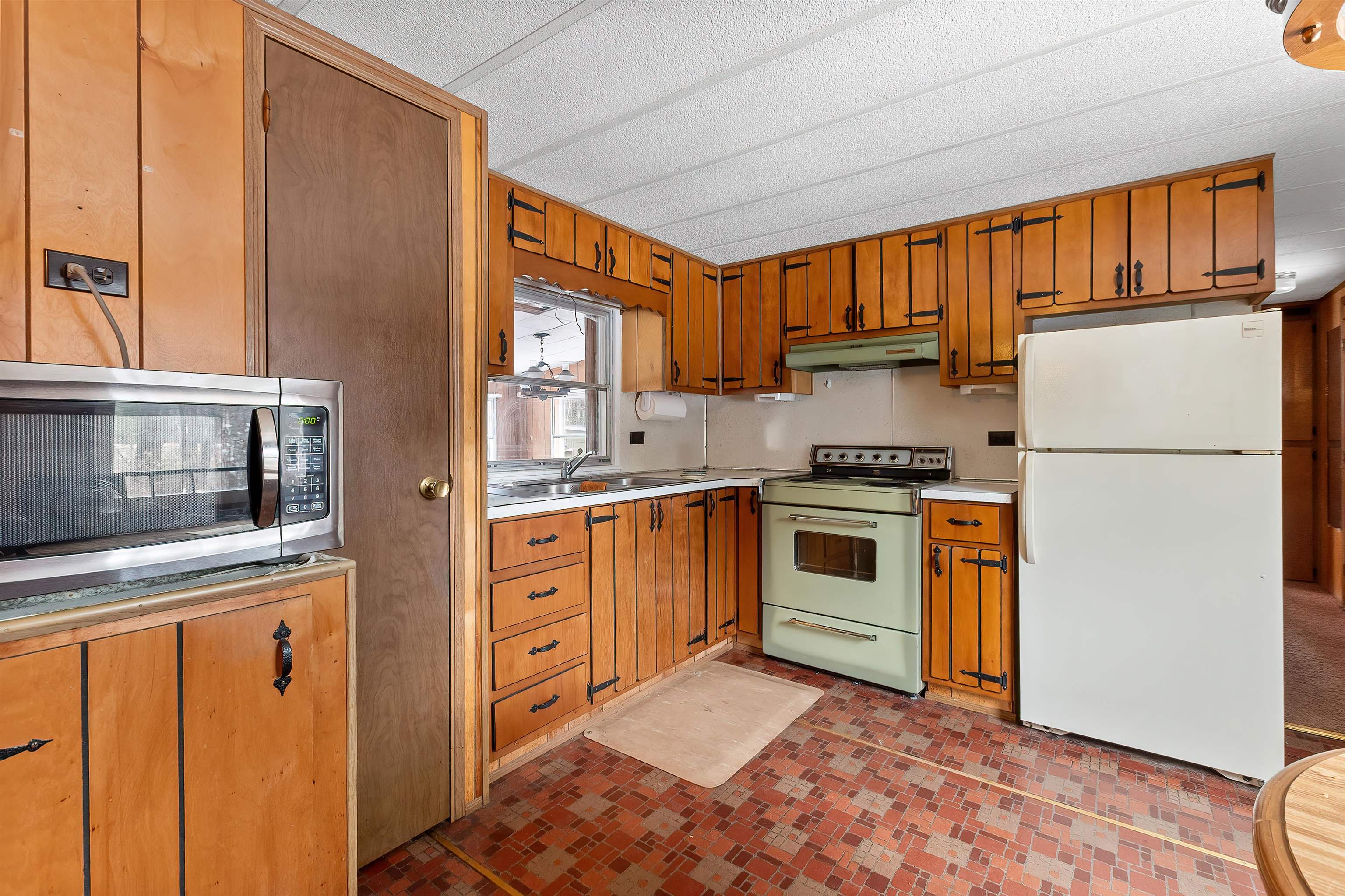 8 Stoney Brook Road Sunapee, NH 03782 - Photo 5 of 23