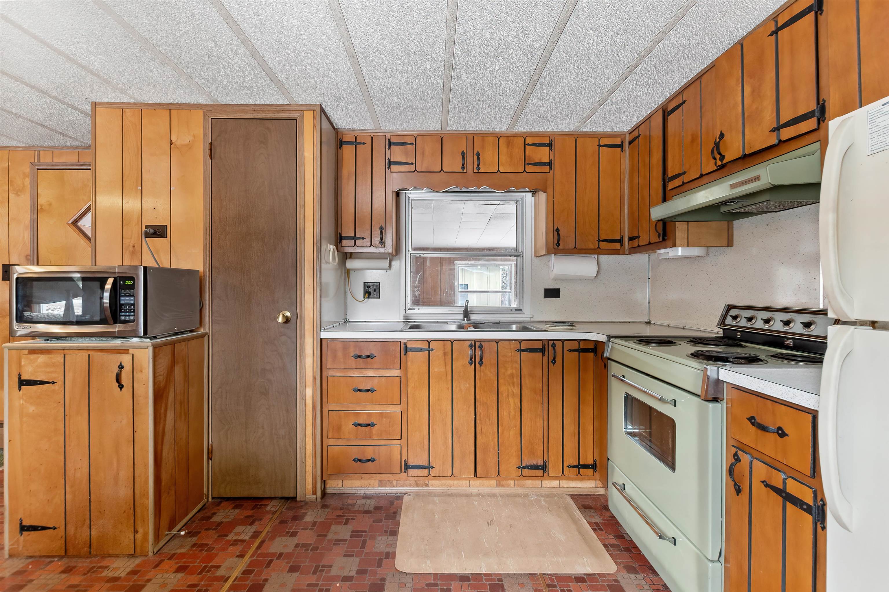 8 Stoney Brook Road Sunapee, NH 03782 - Photo 7 of 23