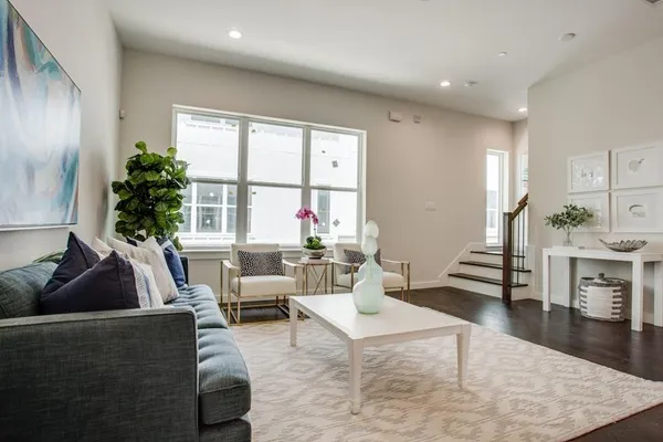 $2,850 | 4620 Munger Avenue, Unit 102, Dallas, TX 75204