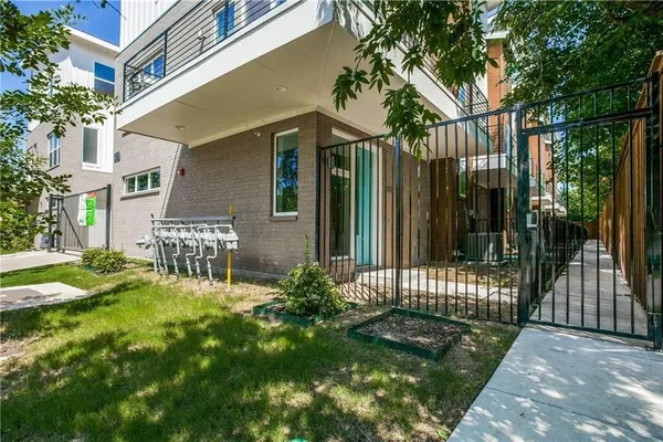 $2,850 | 4620 Munger Avenue, Unit 102, Dallas, TX 75204
